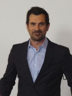 Taj Barrell Ty Burrell Filmografiya Kratkaya Biografiya Premii I Nominacii Foto